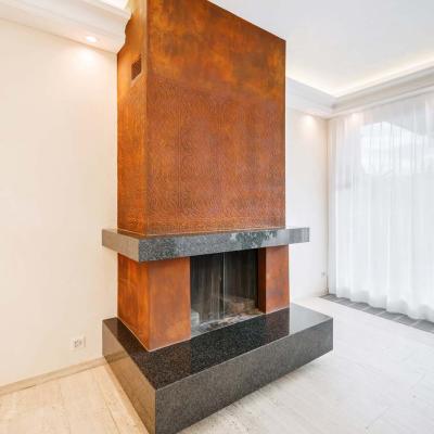 Wohnzimmer mit Kamin